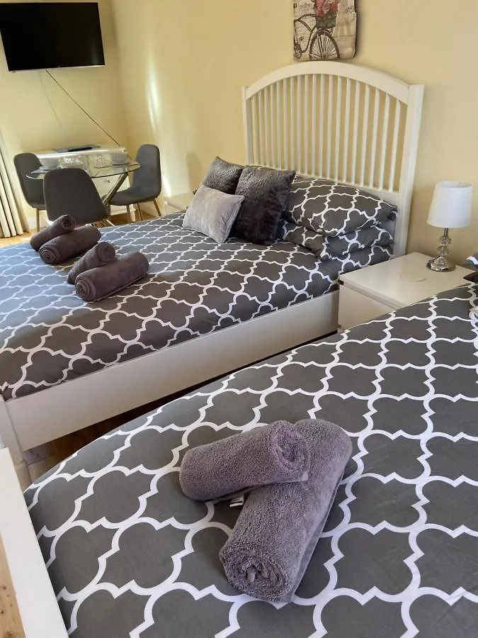 The Ashton Gate Mews Hotel Bristol 0*,  United Kingdom